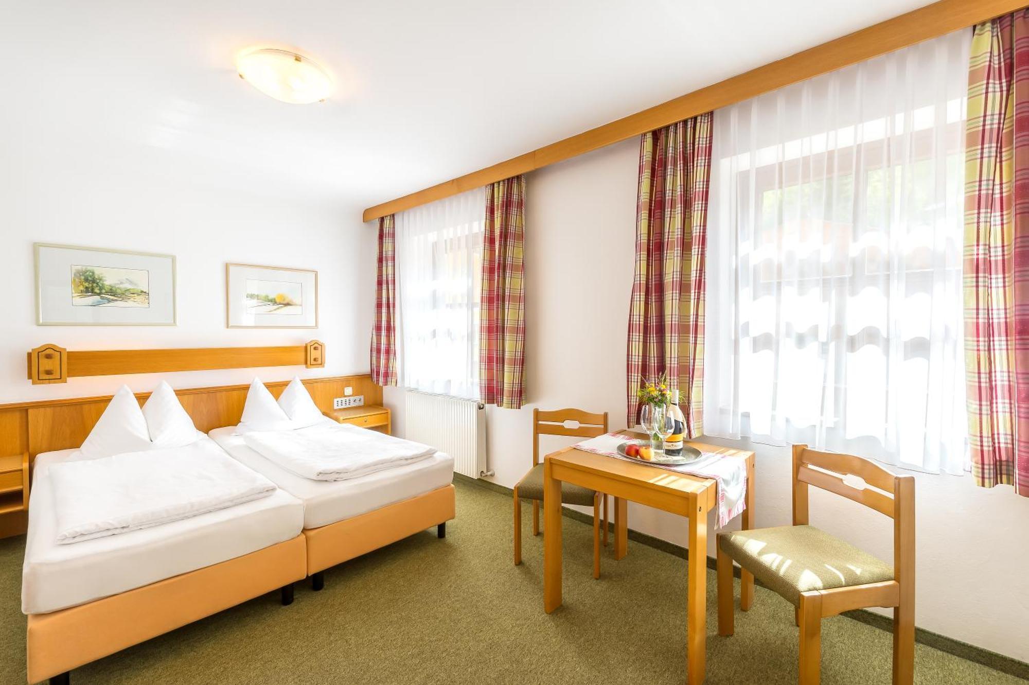 Landhotel Almroesl Im Grossarltal Hüttschlag Camera foto
