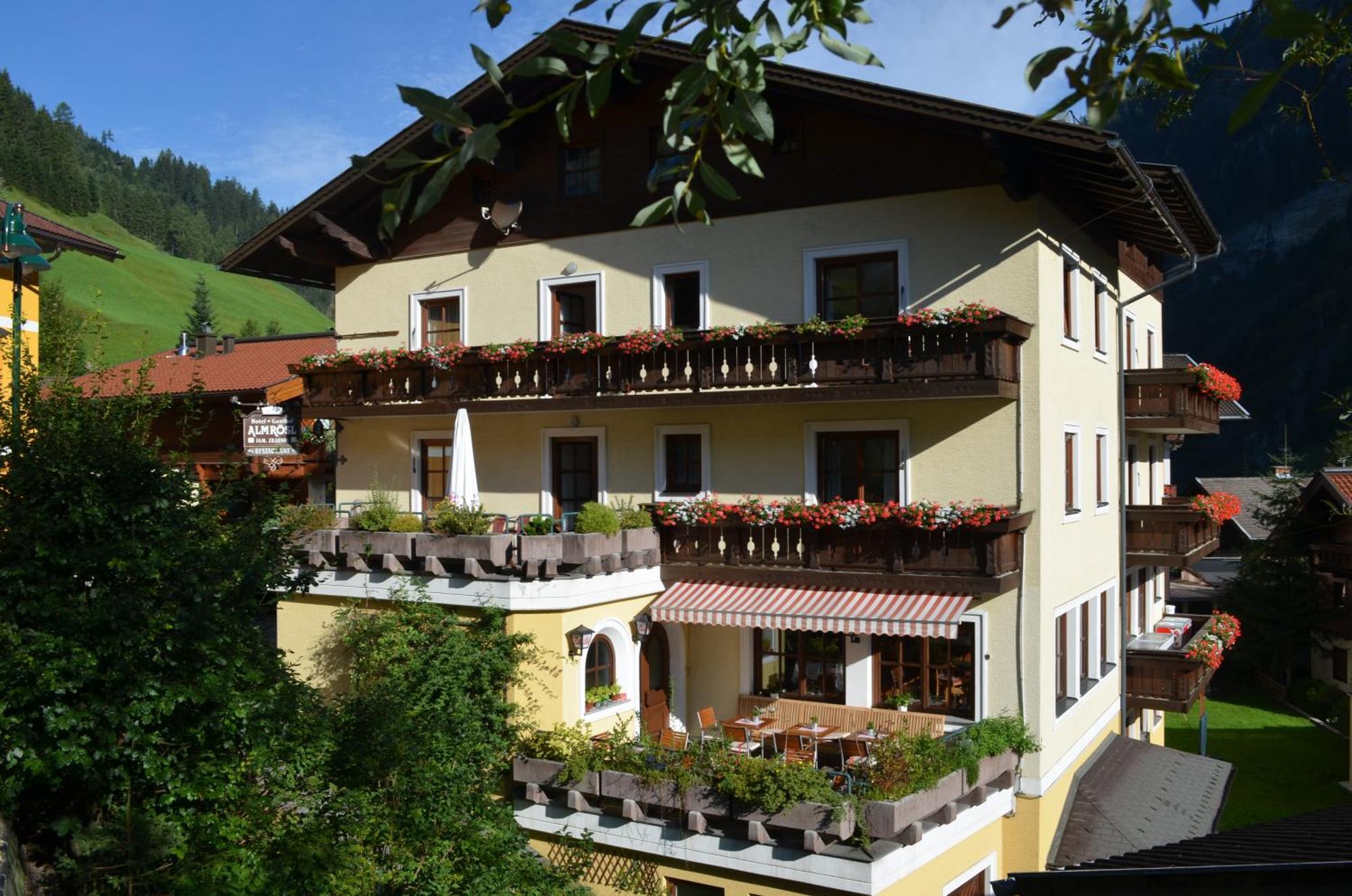 Landhotel Almroesl Im Grossarltal Hüttschlag Camera foto